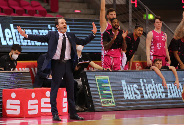 场上掀起了 场上掀起了